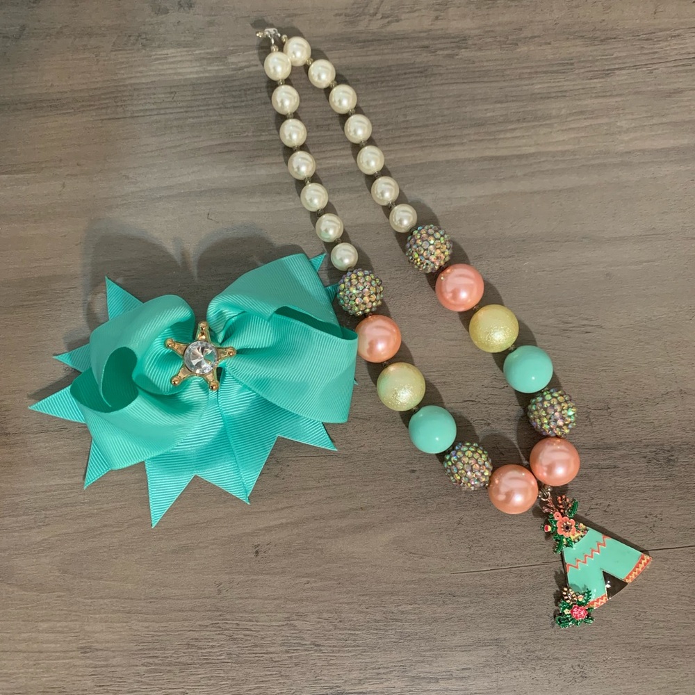 Bubblegum bean necklace set (used) boho kid
